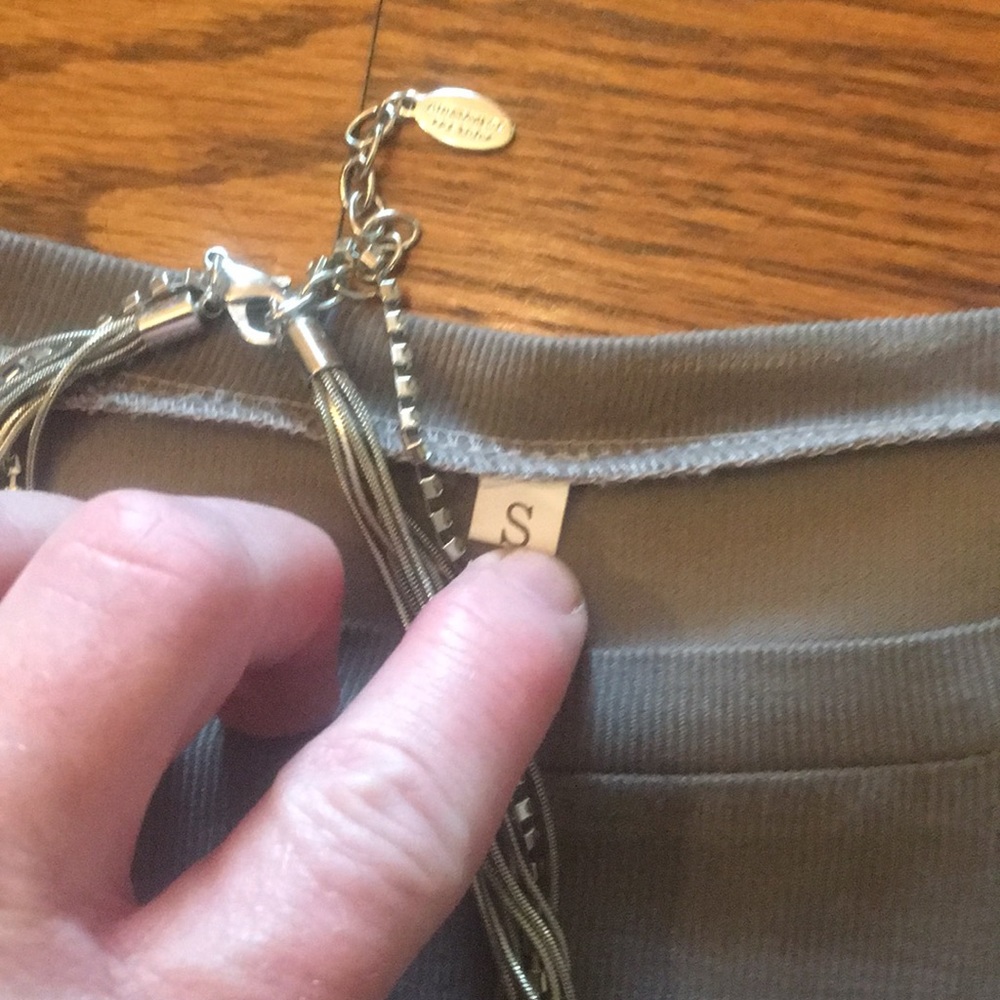 Gray top in soft corduroy type material, NWOT - Picture 6 of 8